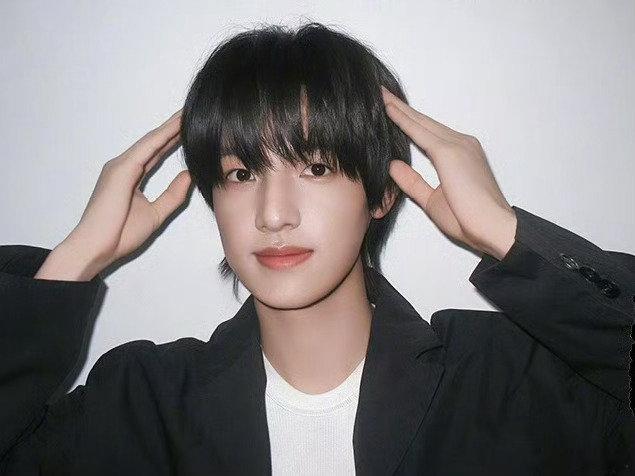 张泽禹ELLE生日帽被时尚温柔看见，也被美好双向奔赴，张泽禹与ELLE的合作格外