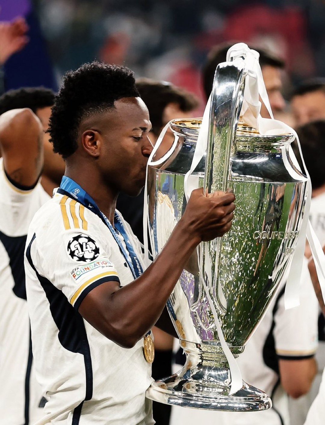 今日欧冠夺冠概率更新💫✨· 阿森纳——23.53%· 拜仁慕尼黑——19.05