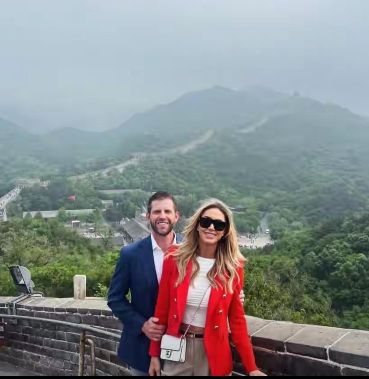 长城之美让随特朗普访问中国的儿媳妇劳拉印象深刻。
        特朗普的儿媳妇