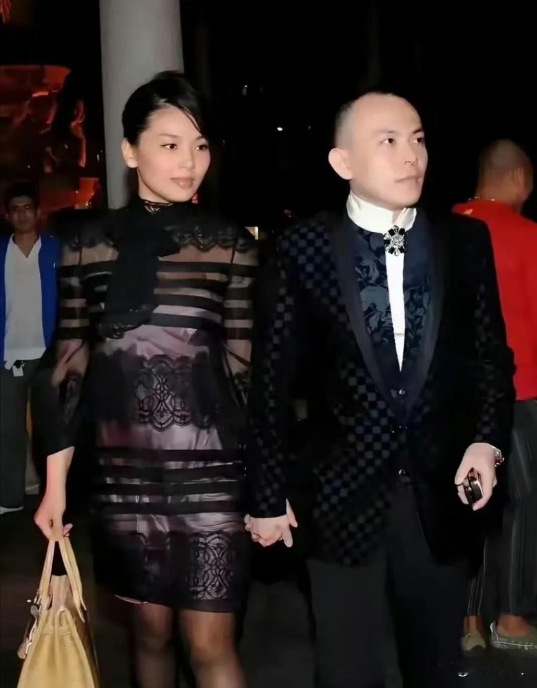 说起“京城四少”，王珂绝对算一个，以前跟汪小菲都是圈子里叫得上号的人物。他身上俩
