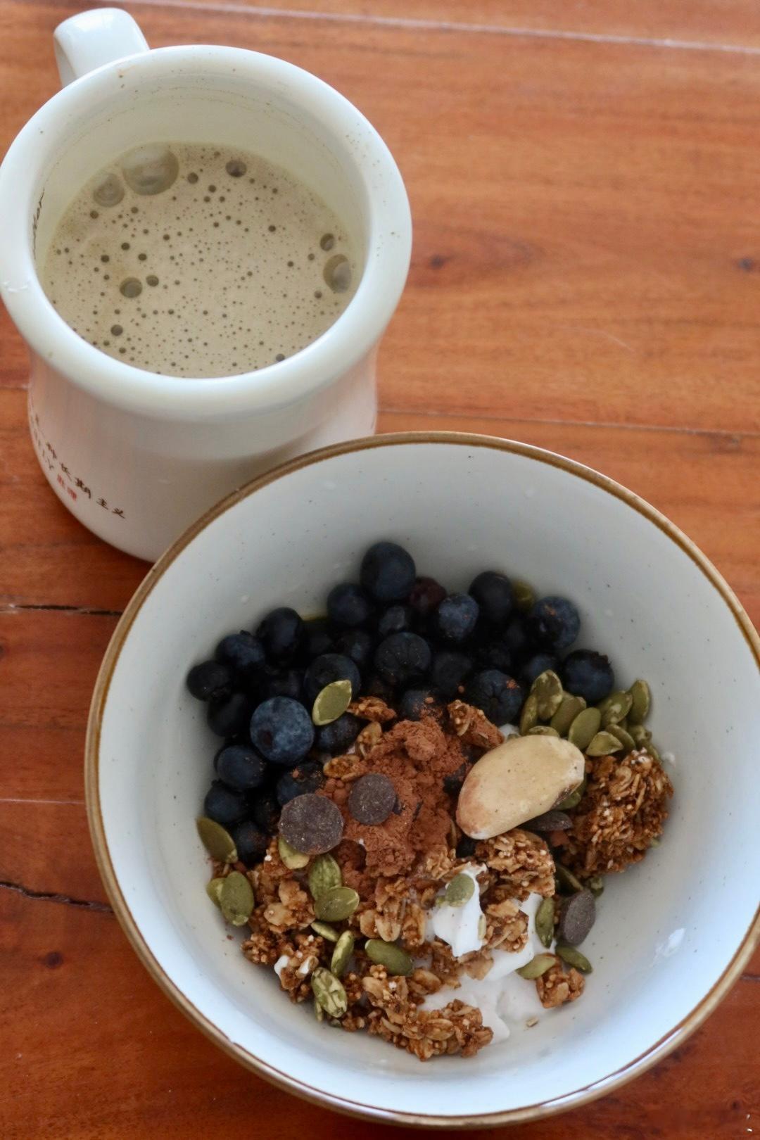 抗炎饮食day132✅配料表看仔细喽早餐：温水冲莓果粉（平时都洒在酸奶上，今天冲