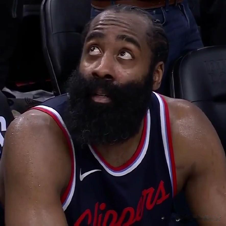 11场常规赛打完！！表现最令人失望的球队！！！
快船3胜8负排名西部第十二！！！