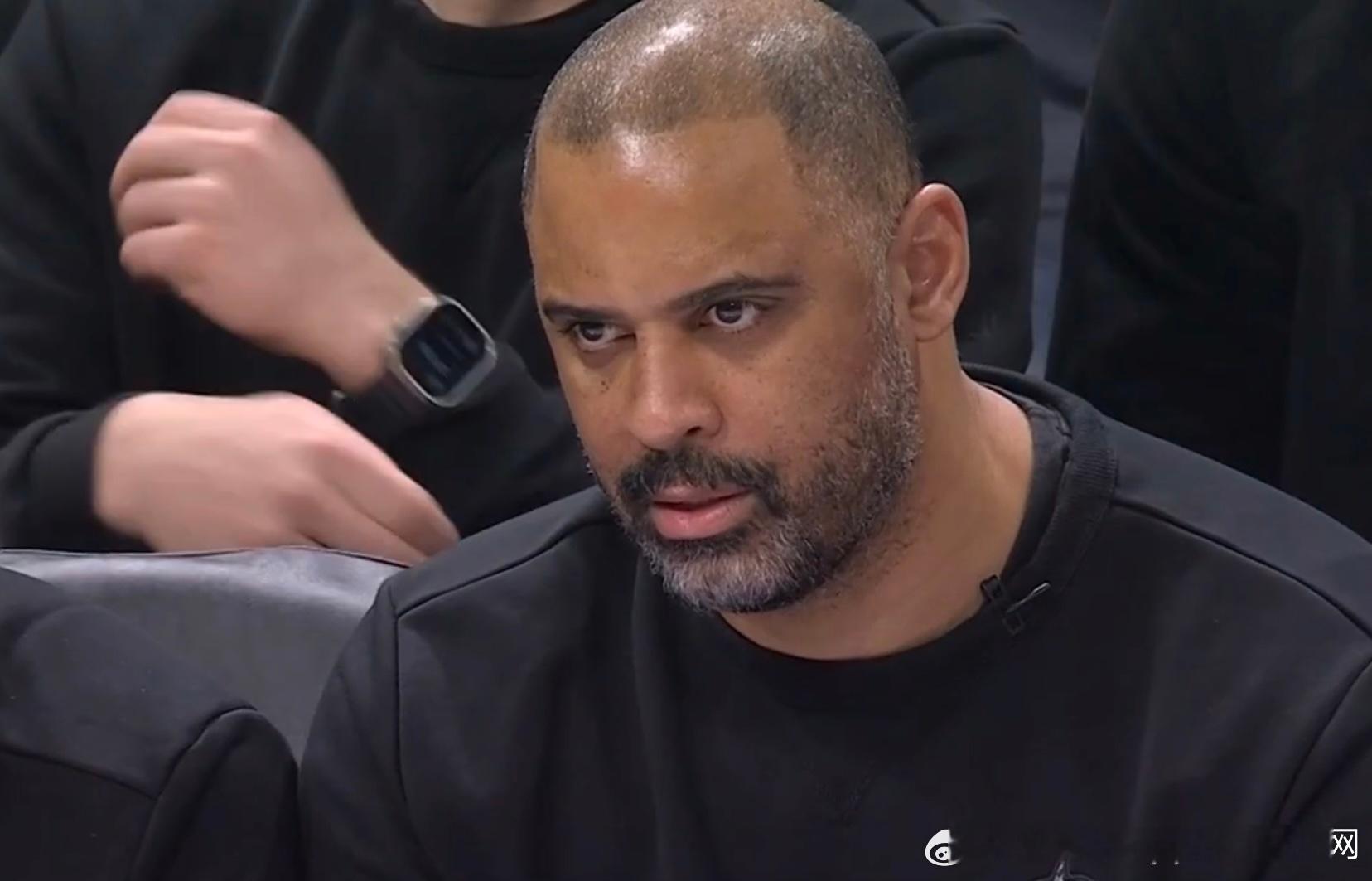 领先15分的比赛… 又又又又又又被逆转了… 关键时刻又又又又不能得分了…. 咦…