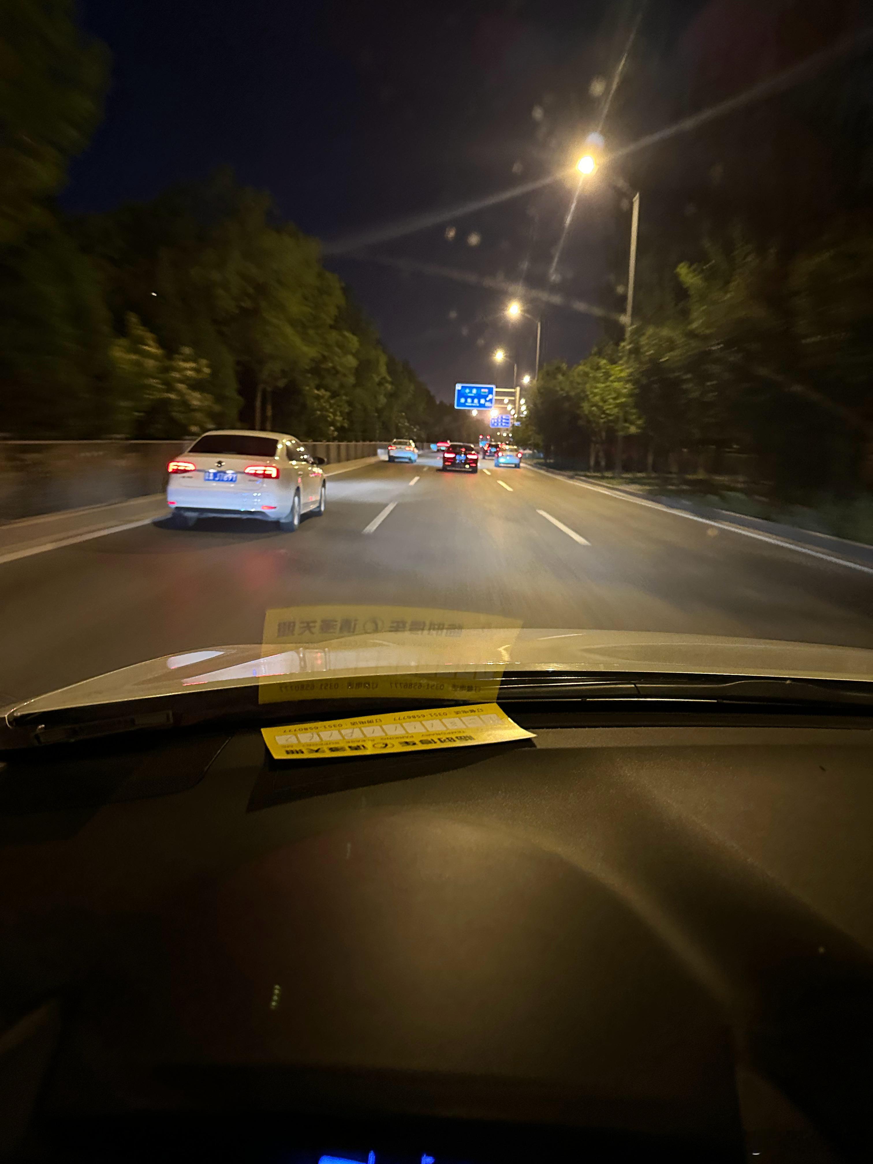 车少或者车间距大的时候 并线不打转向还可以理解车流大的时候 并线不打转向就贼特么