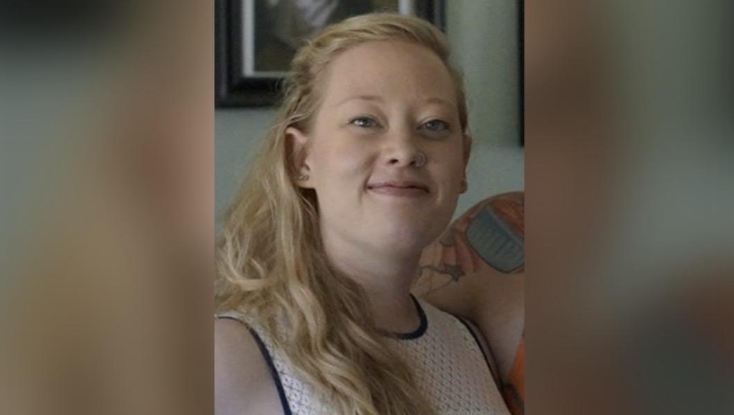 美国移民及海关执法局（ICE）特工在明尼苏达州抓捕非法移民时，误杀美国白人公民古