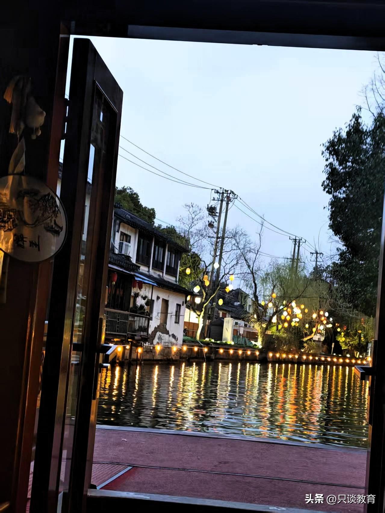 卷也卷不赢，躺又躺不平，非常难受！这是45岁左右大学老师的真实体验！
大学老师这