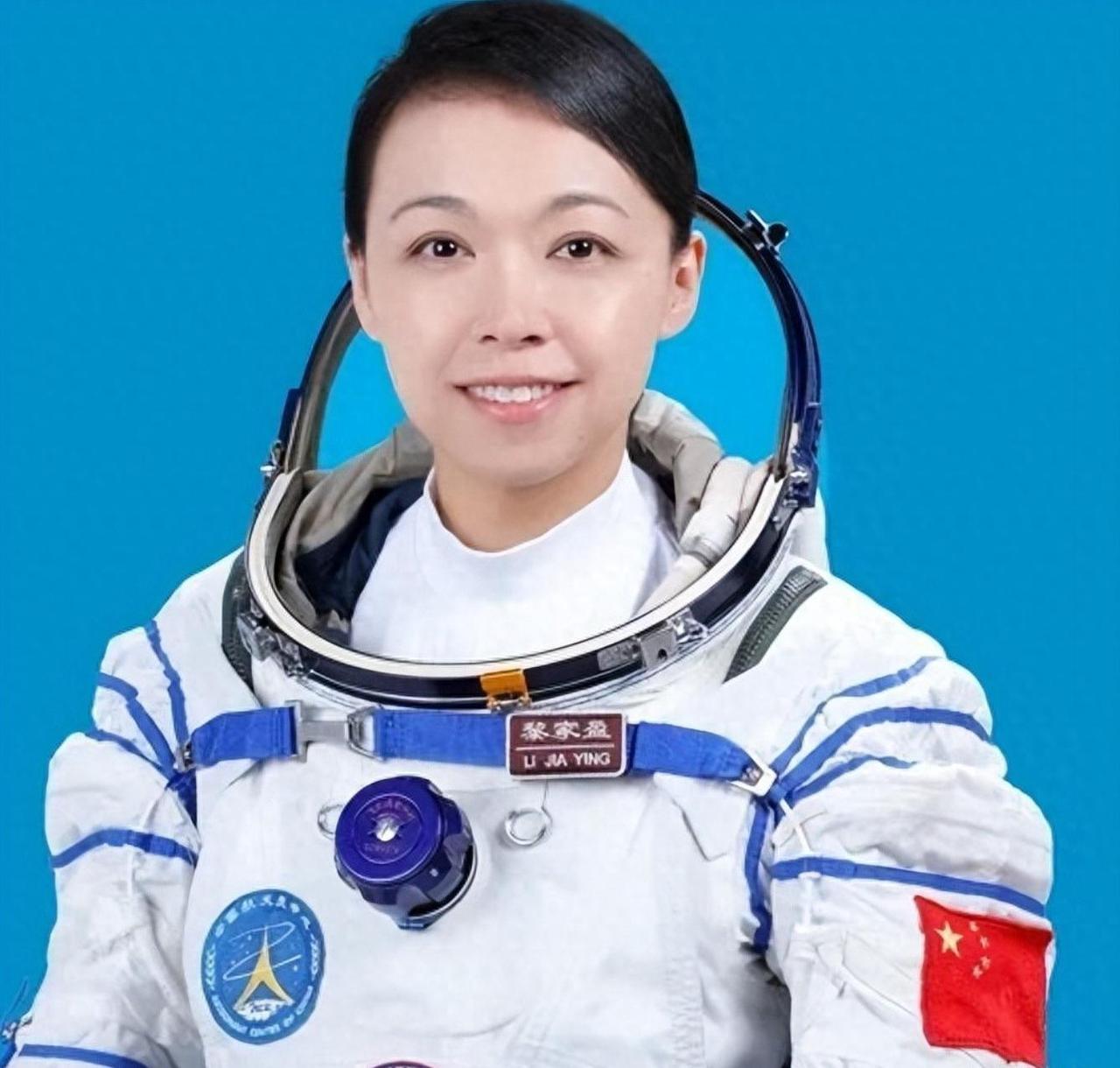 神舟二十三号名单一公布，44岁香港女警司黎家盈就成了全网热议的"现象级航天员"，