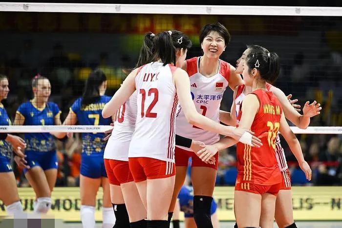 蔡斌终于不再固执，大比分领先后敢上替补了。
女排资格赛，今晚对阵墨西哥队，中国女