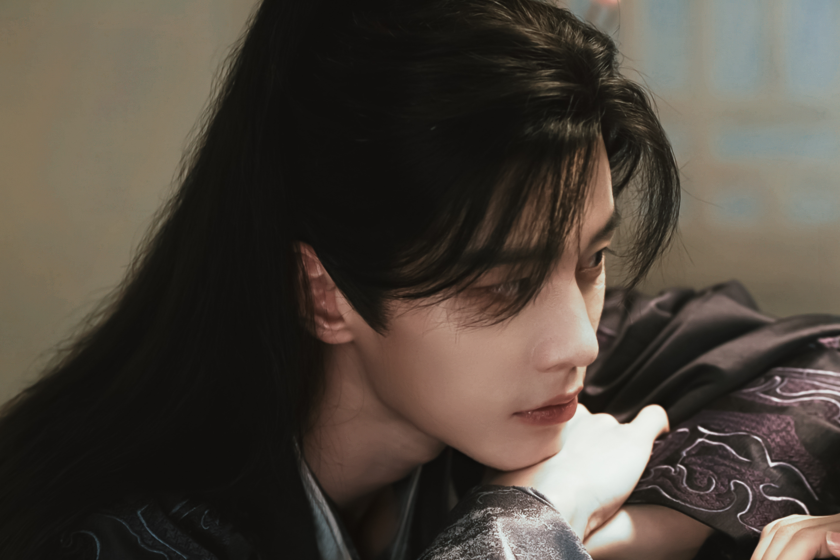 就这样顶着一张特别美的脸委委屈屈茶香四溢、百花杀 . 何与萧华雍
