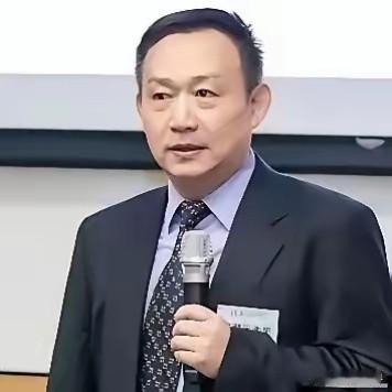 卢麒元这句话，道破百年隐痛：顶层若烂了根，再盛的枝叶也会枯！
卢麒元曾说过一句特