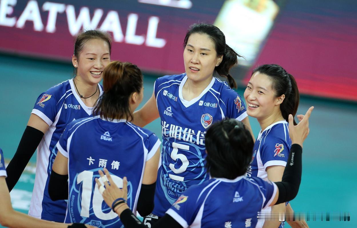 谁能打破上海女排不败金身
北京时间12月24日晚，2025年中超女排联赛第四轮，