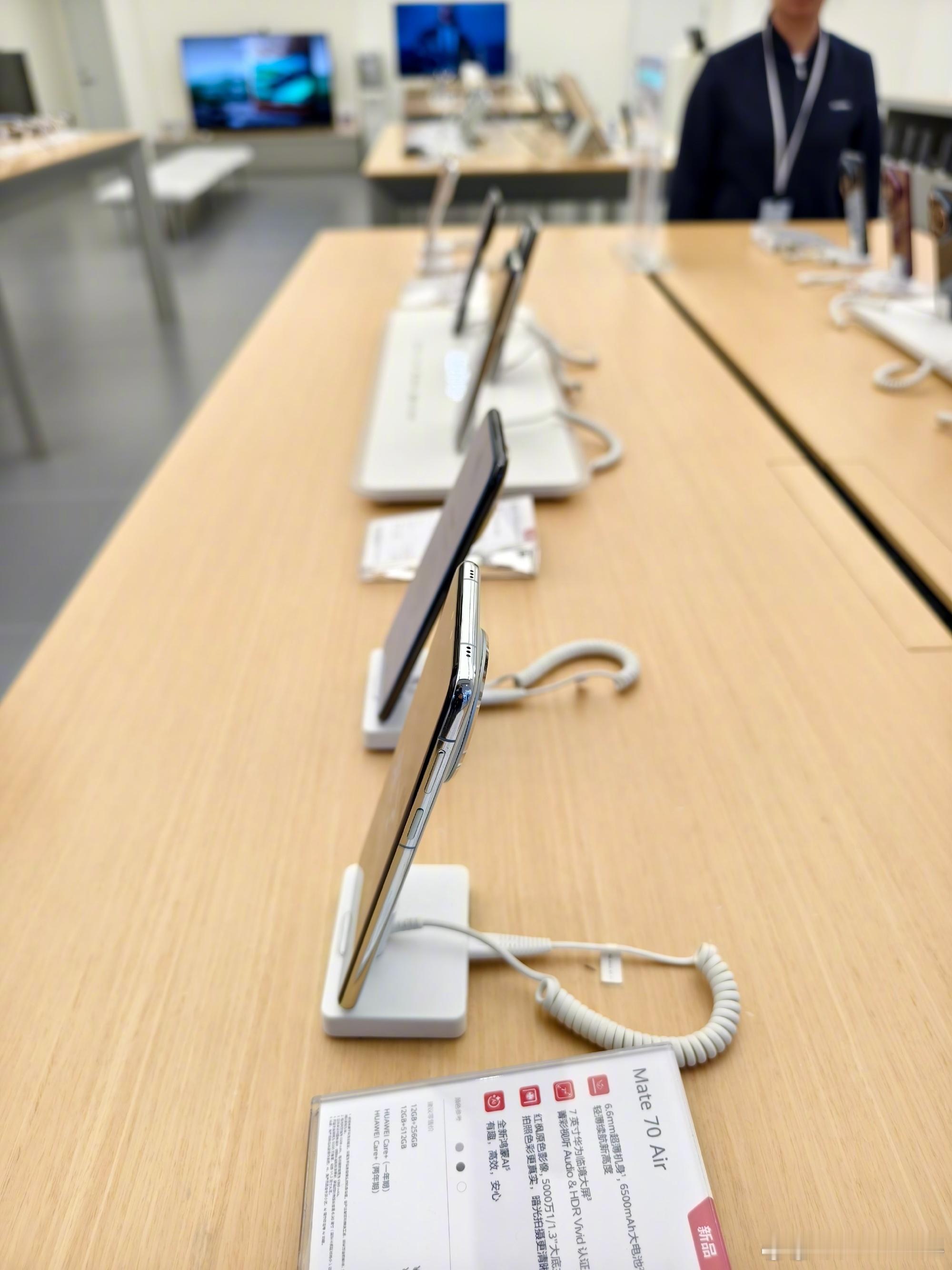 【多家手机厂商取消Air机型】界面新闻独家获悉，小米、OPPO、vivo等手机厂