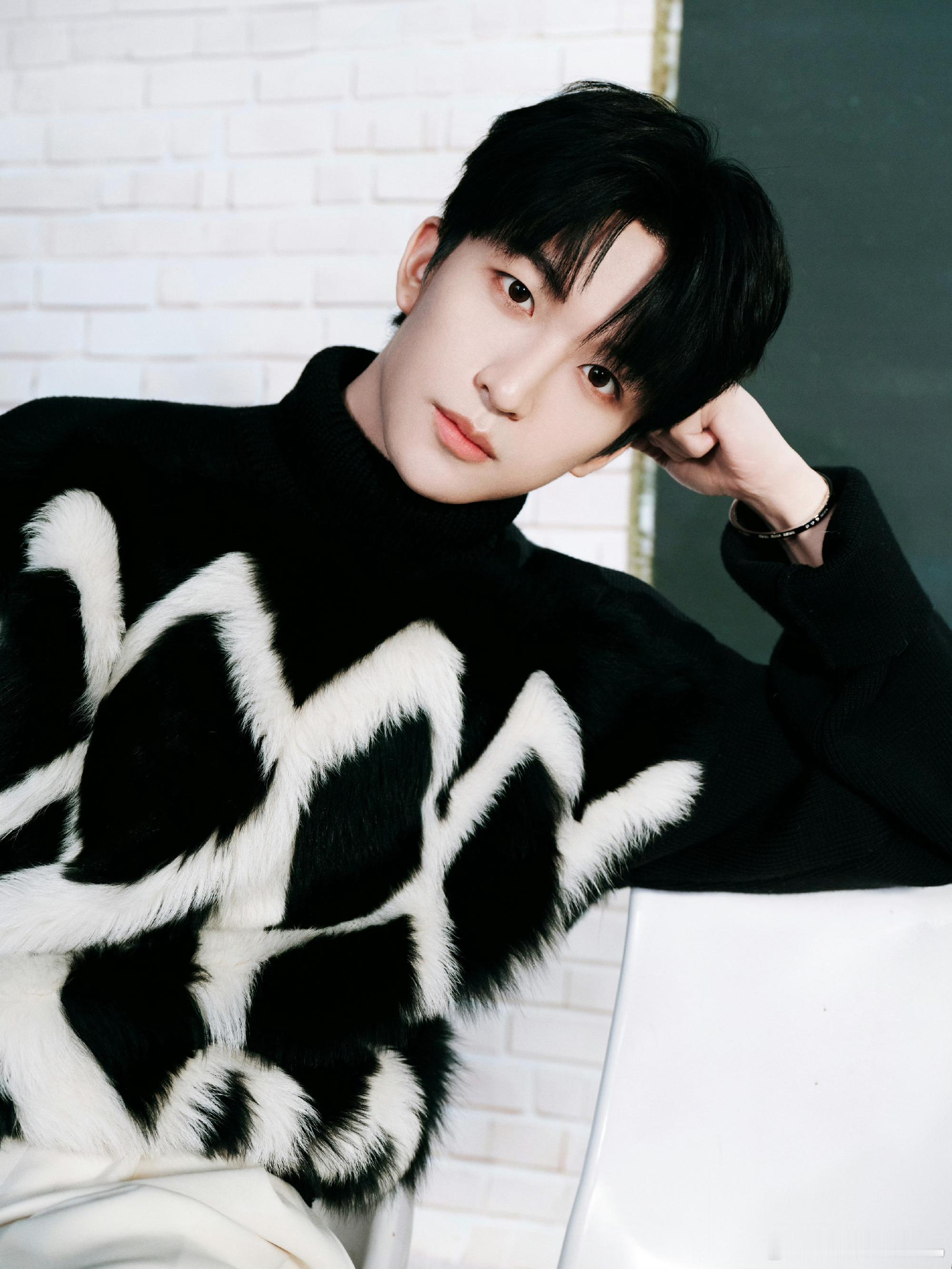 黄子弘凡首谈鸟巢演唱会不见不散的约定太浪漫了，是歌手与听众之间的双向奔赴。已经等