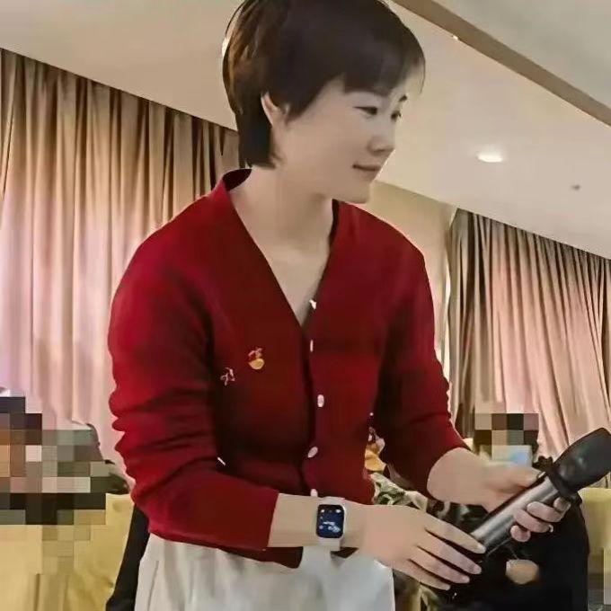 组院长不雅视频被曝光后，在网上持续发酵，妻子彭护士长做了两件事，足以看出她是一位