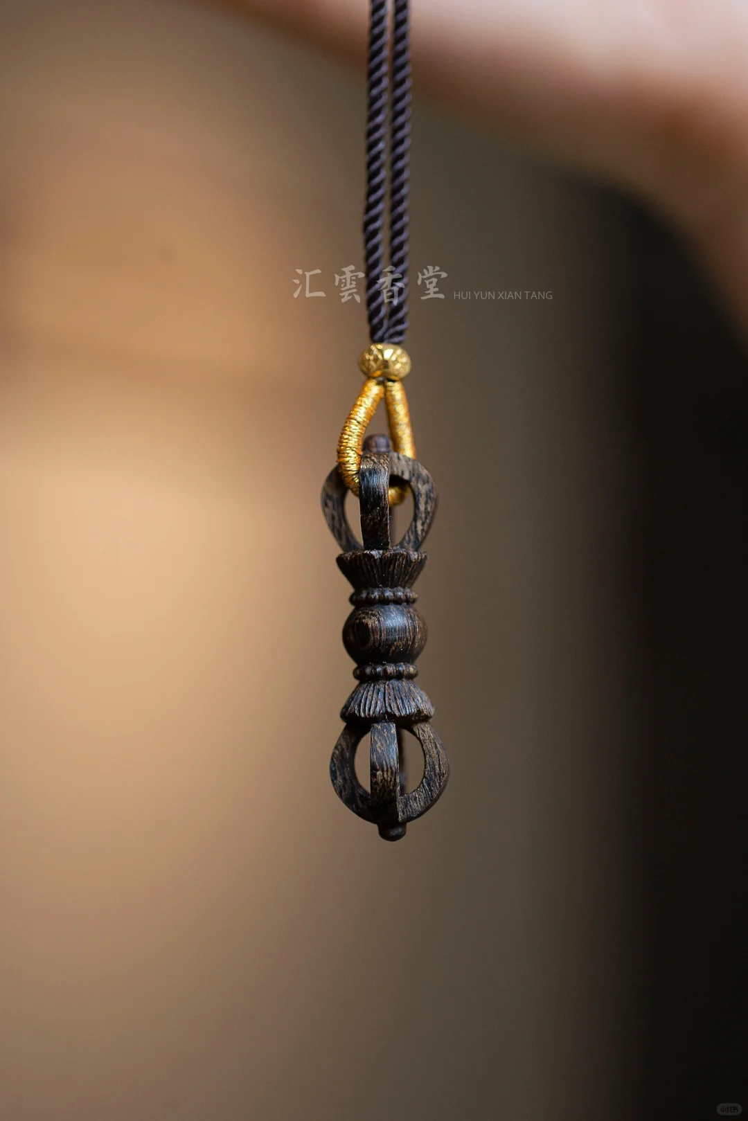 金刚杵🐲象征着所向无敌，无坚不摧的智慧，杵