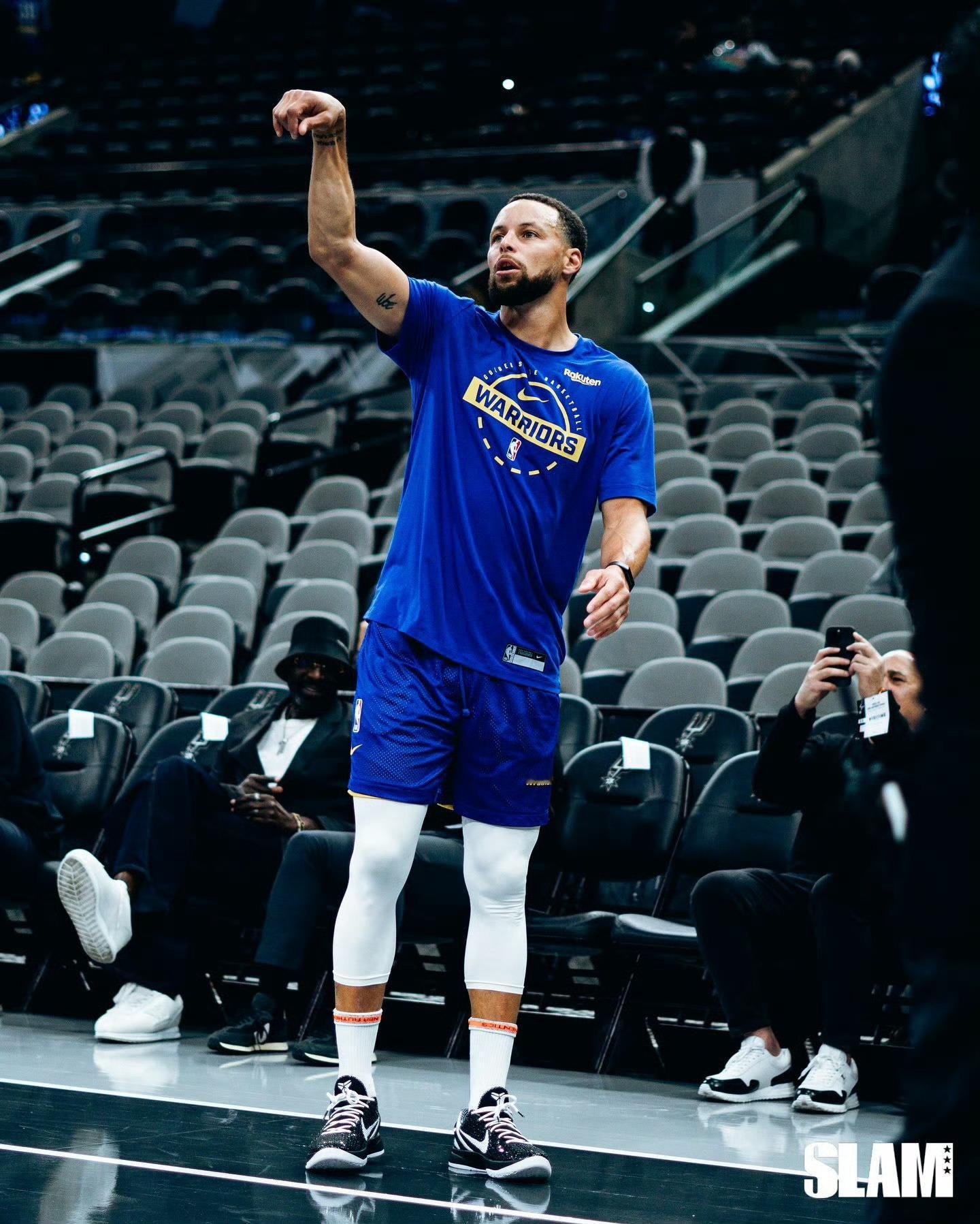 真正的尊重从不是嘴上说说而已库里一直在用自己的方式致敬科比勇士vs猛龙库里又是燃