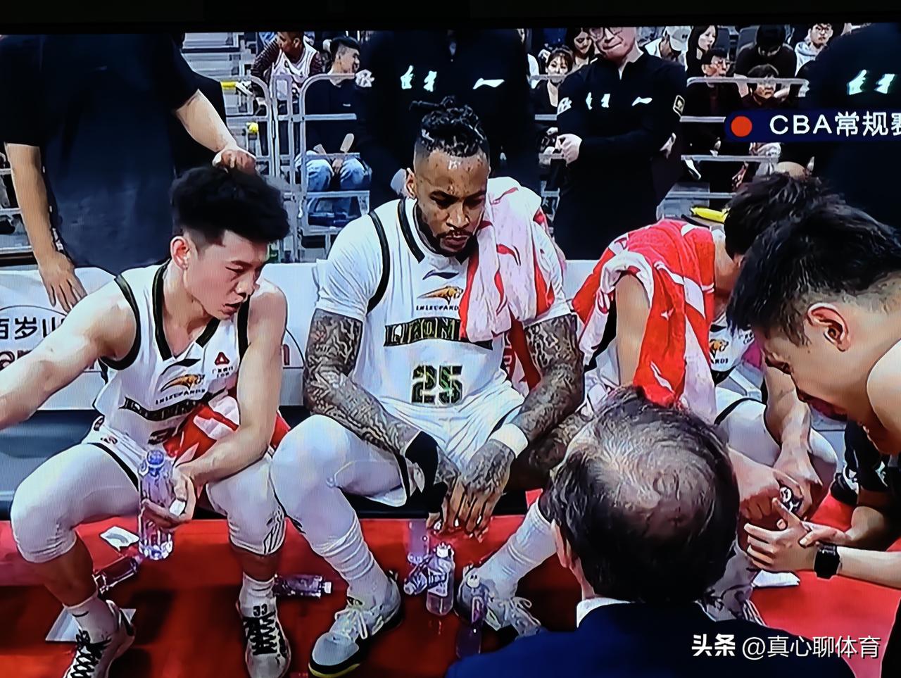 莫兰德一个人就打爆了广东队[大笑][大笑][大笑]
回归老东家（辽宁本钢）面对老