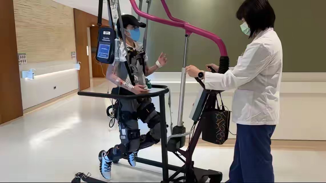 很受用的一句话：健康的人什么都想要，不健康的人只想要健康。10亿身价的萧亚轩才4