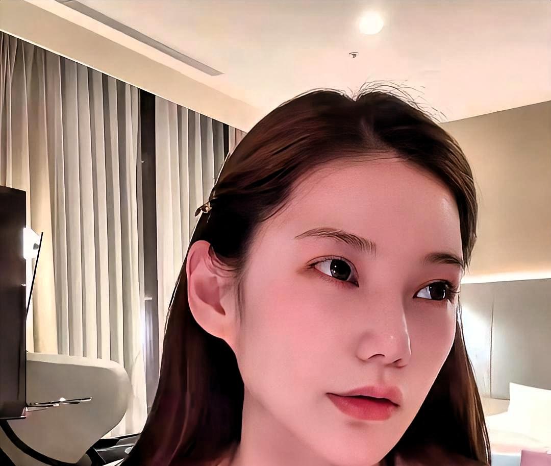 马筱梅以为生了孩子就能上桌吃饭。

结果连家里换个保姆，都要看人脸色。

豪门最