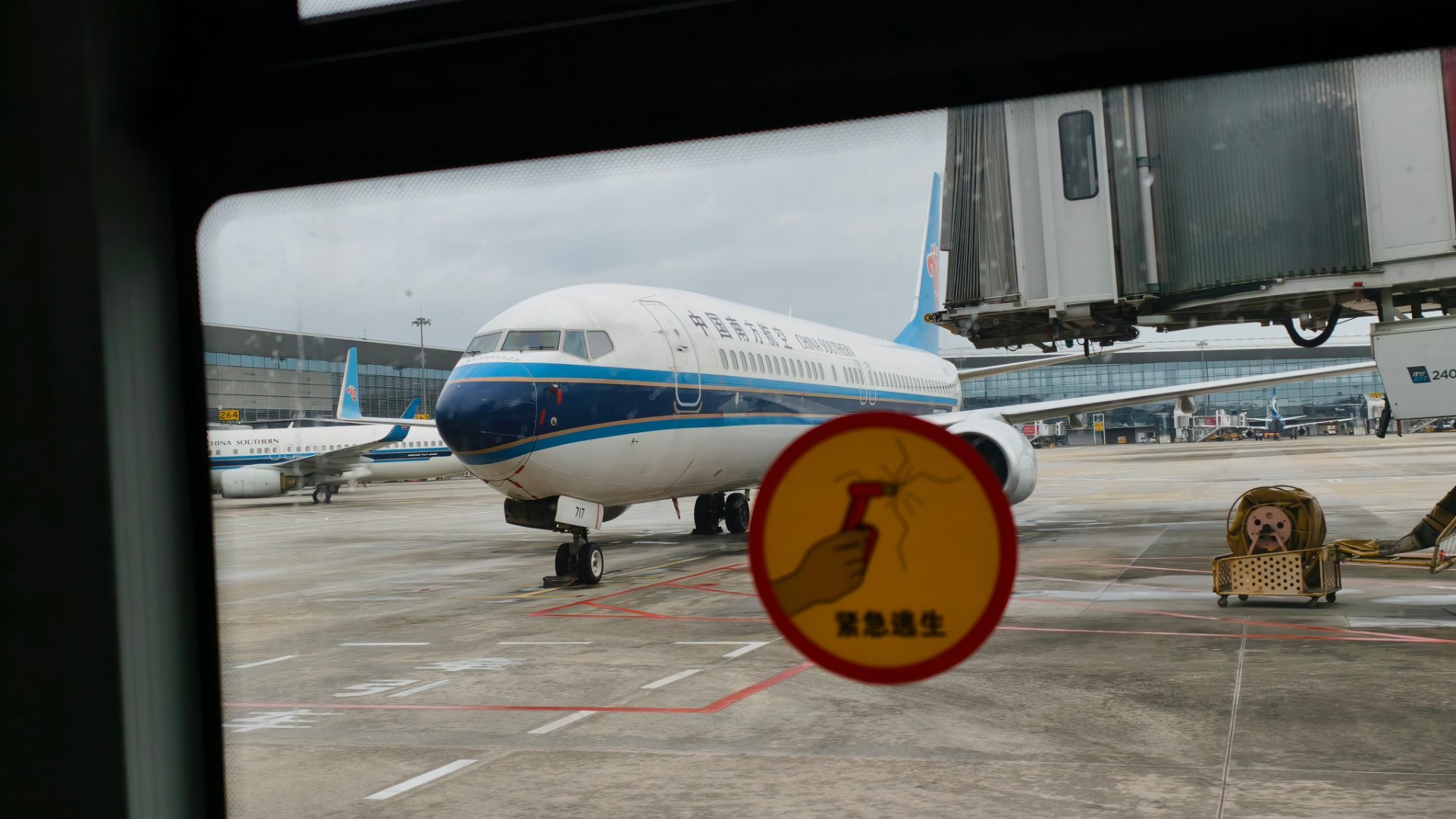红霞七级风圈致汕尾现约2米高浪羊城几千年来被珠三角选为中心是有它的道理的！机场这