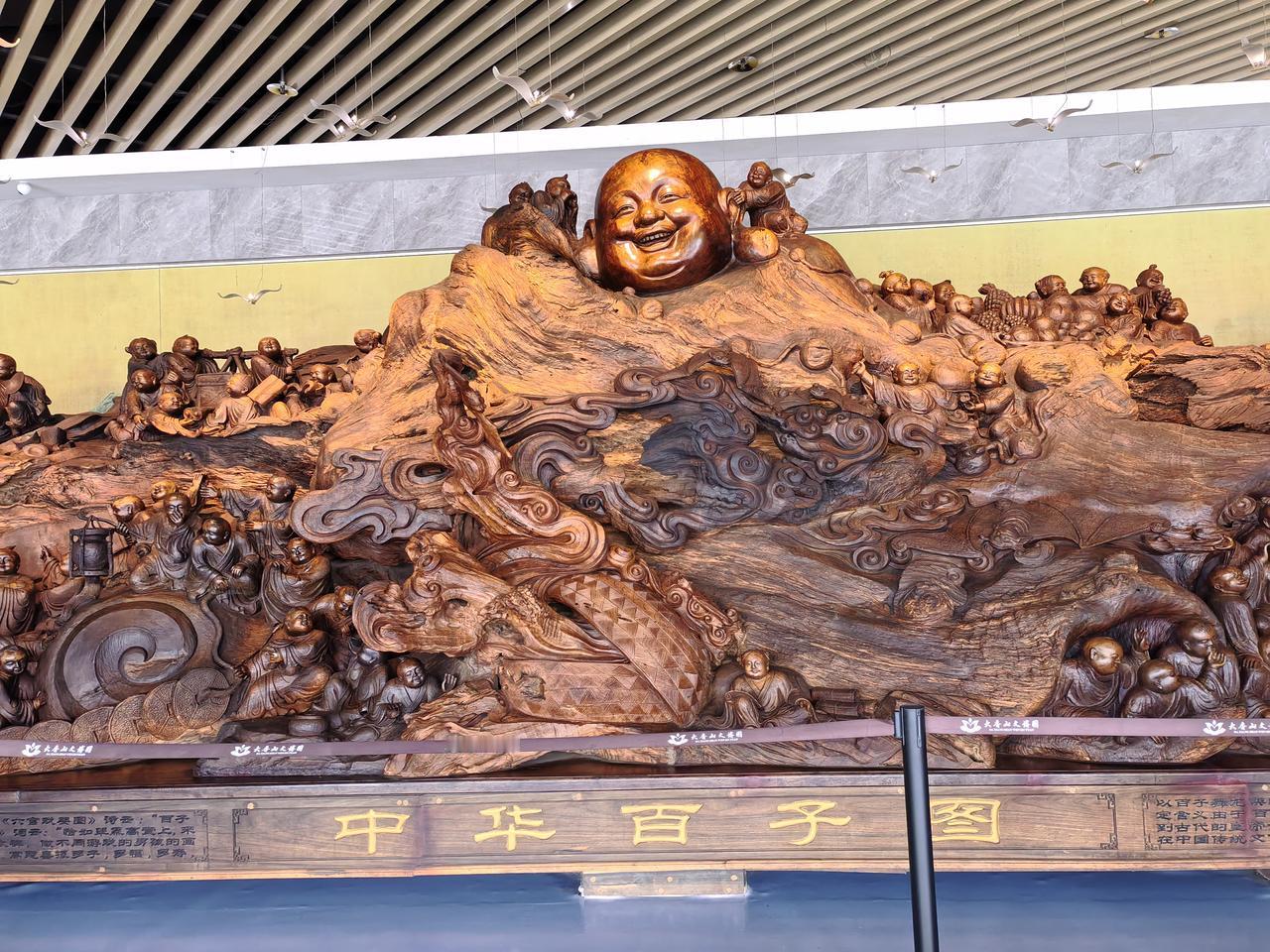 他是个什么人？他是我身边唯一的名人，是在一起吃过饭、在一起上过学、在一起合过影的