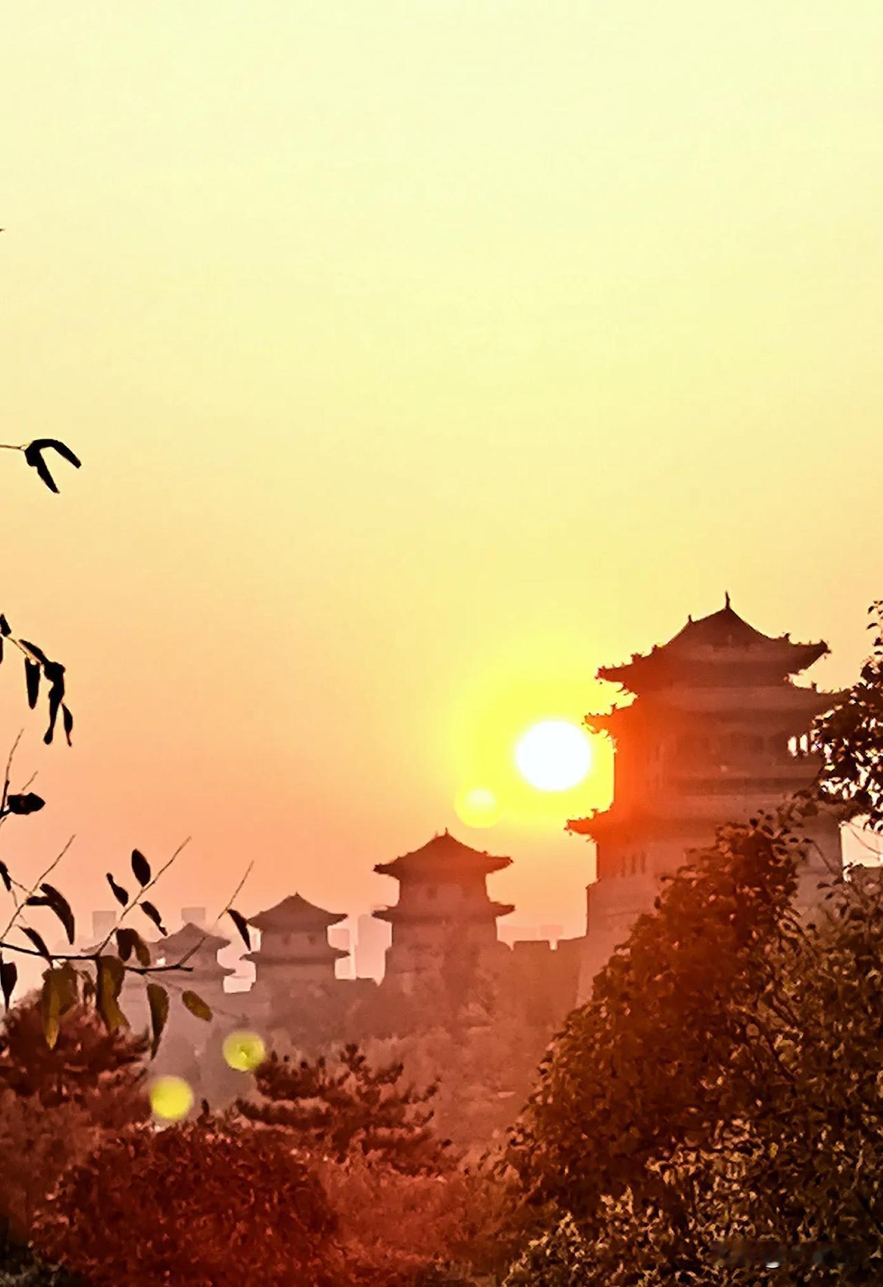 早安古城（原创）
拍摄于大同市平城区古城北
映像大同 大同照片 大同风景美如画 