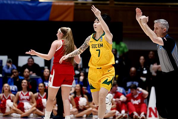 中国女篮邓雨婷令人期待
 
4月13日，中国女篮公布了备战世界杯、亚运会的集训名