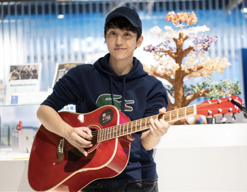 香港男歌手罗启聪涉制毒贩毒被抓。罗启聪罗启聪于2015年出道为艺人模特，曾以昵称