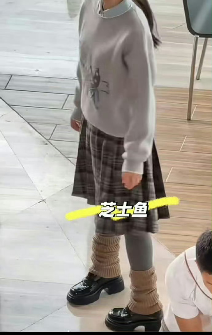 天才女友给田曦薇搭配的造型真是一言难尽感觉这造型师一点审美都没有  天才女友热度