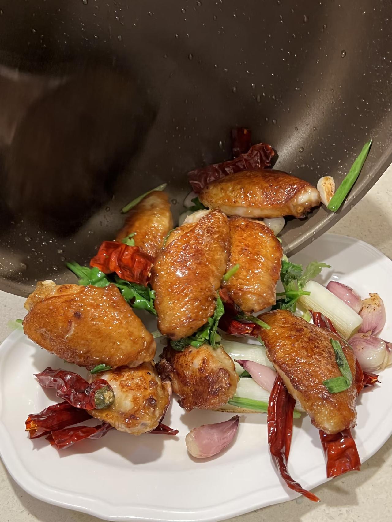葱姜鸡翅，看我这手艺，怎么样？ 点赞我请你吃