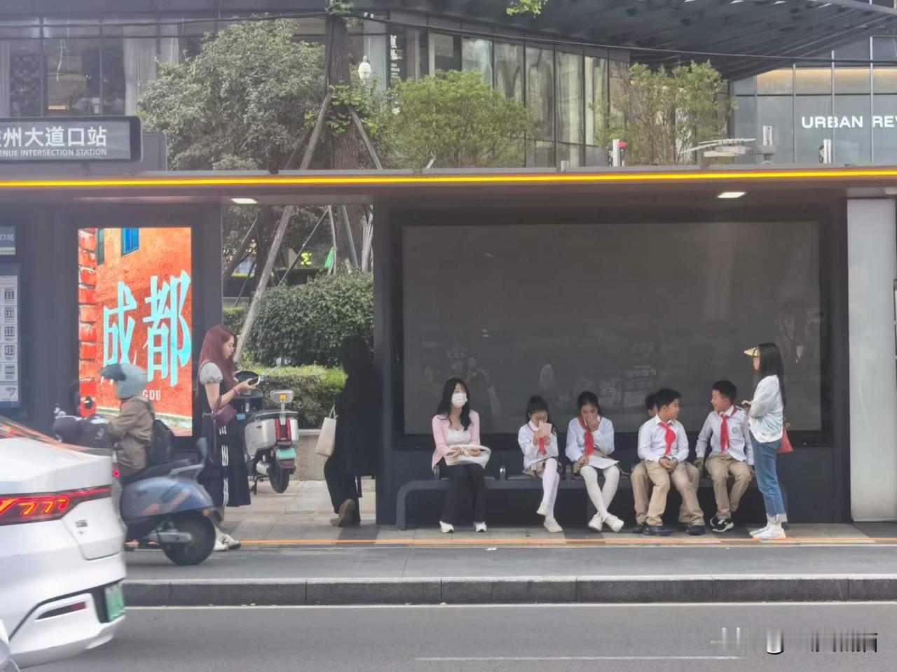 等等——人生站台。
图文原创：迟阿娟