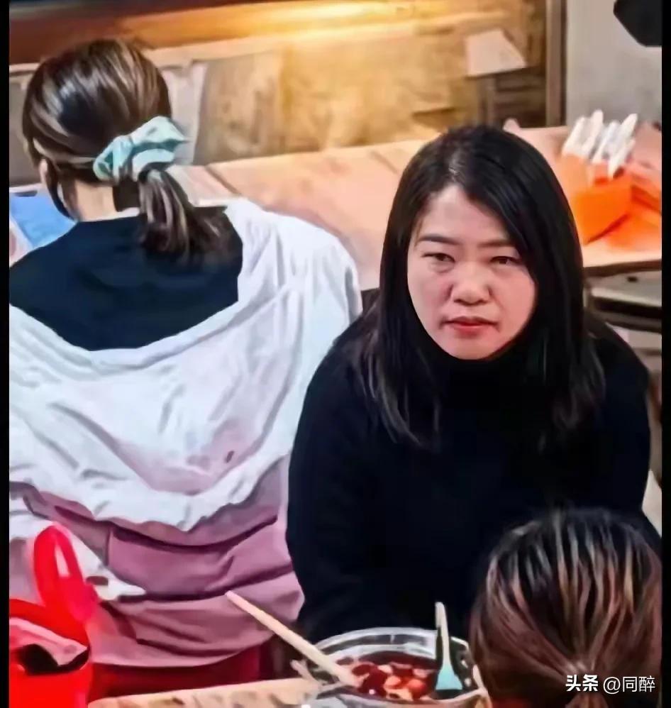 有些人的坏和蠢是天生的，这与后天的学识和年龄均无多大关系。

比如下面这位“坏种