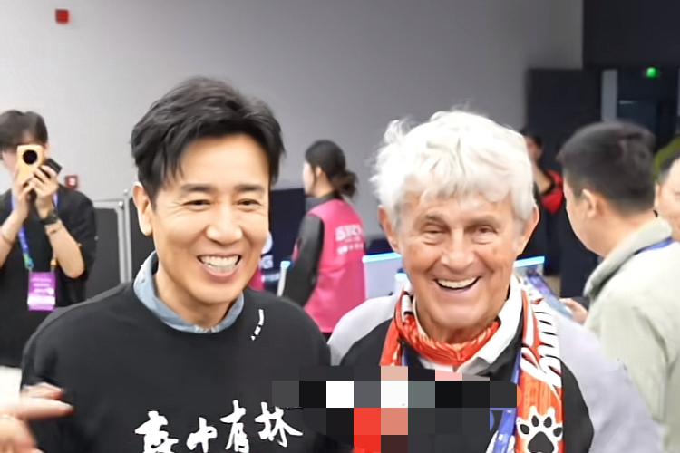 于和伟在东北超现场与友人的一张留影