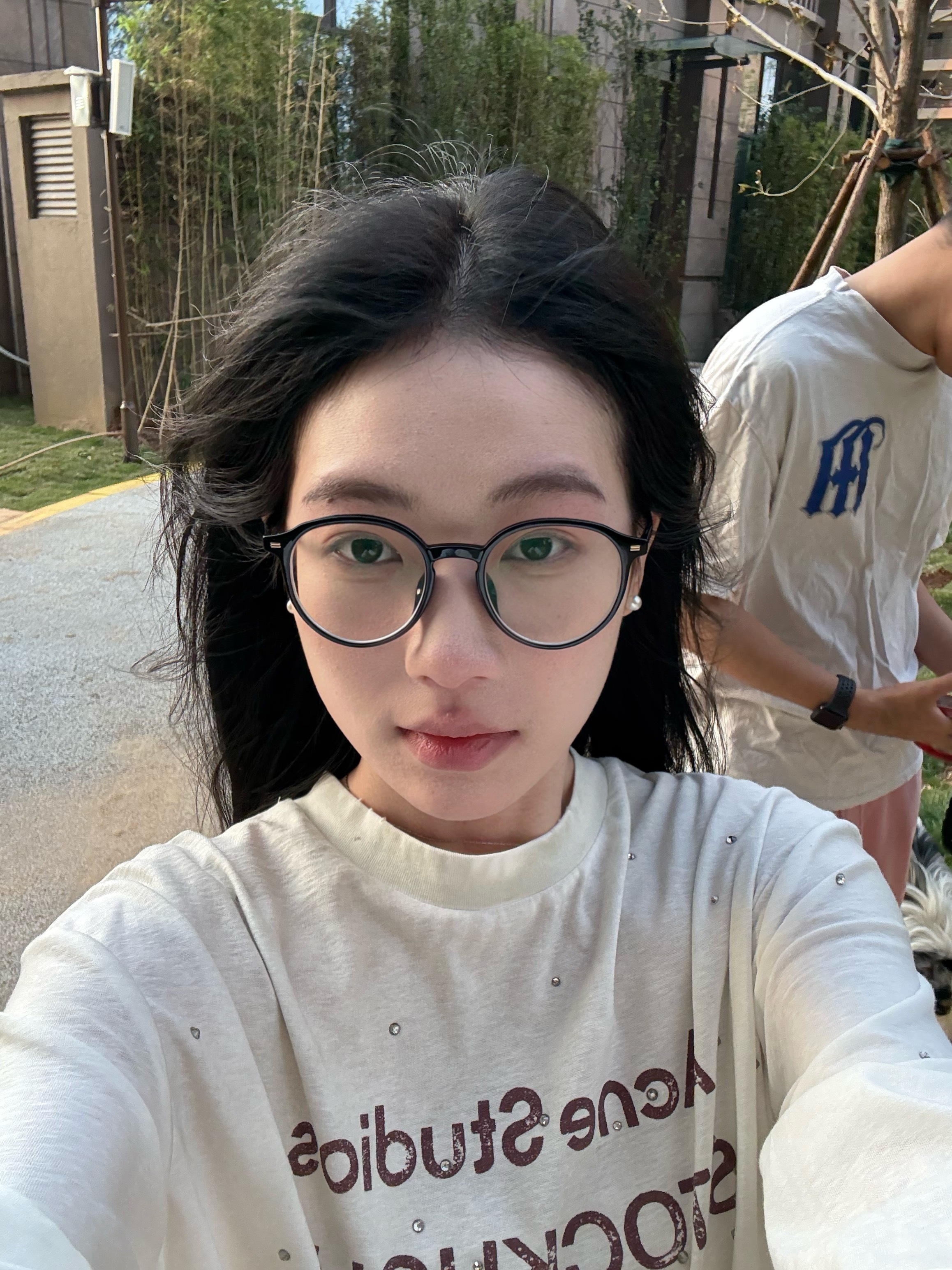 淡淡的～感觉戴不戴眼镜是两个我[春游家族] ​​​