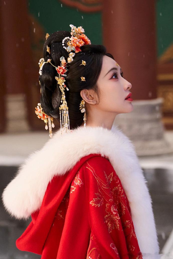 孟子义暂别尚公主暮晚摇孟子义暮晚摇红梅白氅尚公主杀青 《尚公主》杀青，长安故事先