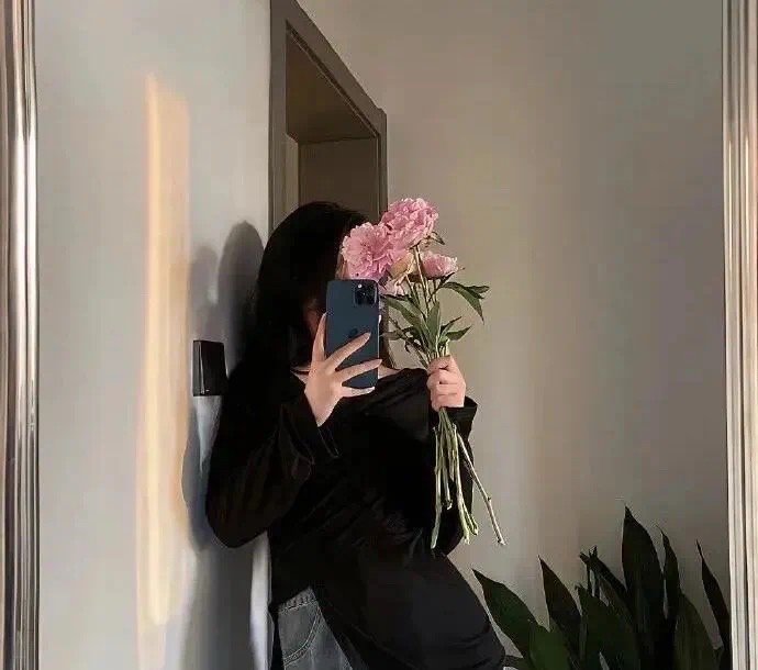 𝓟𝓲𝓷𝓴𝓭“嘴甜心冷是常态，笑里藏刀才是人间” ​​​