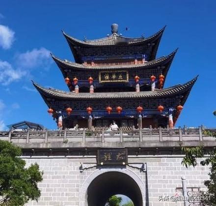 云南“四大名片”速览

城市 核心标签 必玩推荐 适合人群
昆明 春城、省会、中