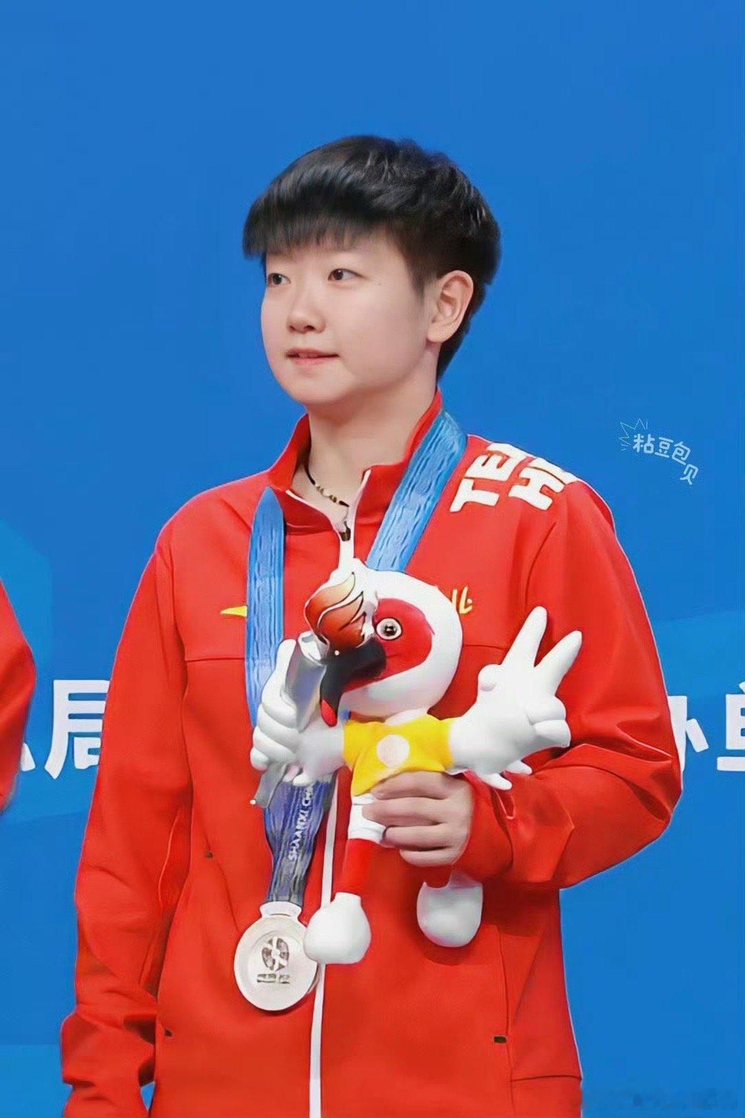 孙颖莎获五四奖章 恭喜孙颖莎获五四奖章!！18岁登上国庆70周年花车，22岁作为
