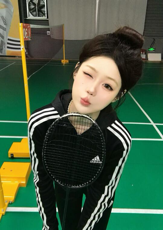打羽毛球咯🏸(*¯︶¯*)