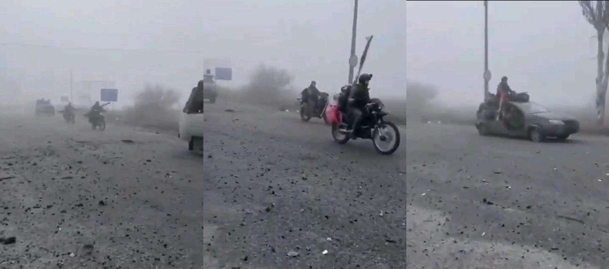 看了视频我也懵，不知道的以为是民工返乡了。近期俄军摩托化部队在红军村的部署画面，