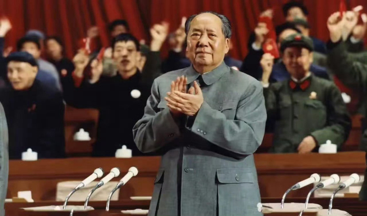 1969年4月3日，苏军向我珍宝岛打炮，毛主席批示：可以突然回击一次，给以重创。