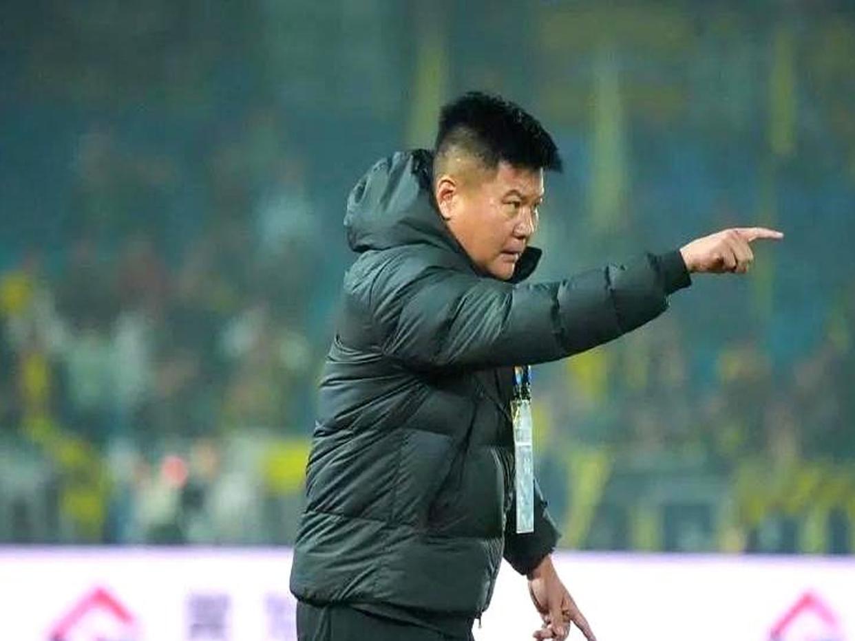 李金羽赛后未与对手主教练李国旭握手，有失礼节！
李金羽，本赛季两场比赛发生此类事