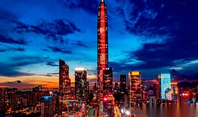 说句不好听的，现在还抱着几十年前的发动机、变速箱当圣经，觉得弄个大屏幕就叫“智能