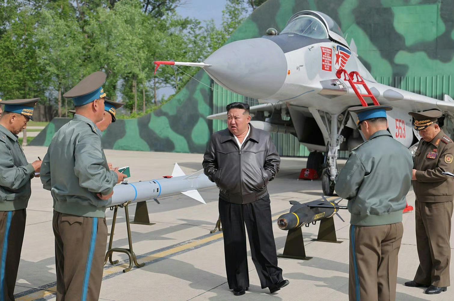 朝鲜自研的中程空对空导弹，这外形有点像中国的霹雳呀[doge] ​​​