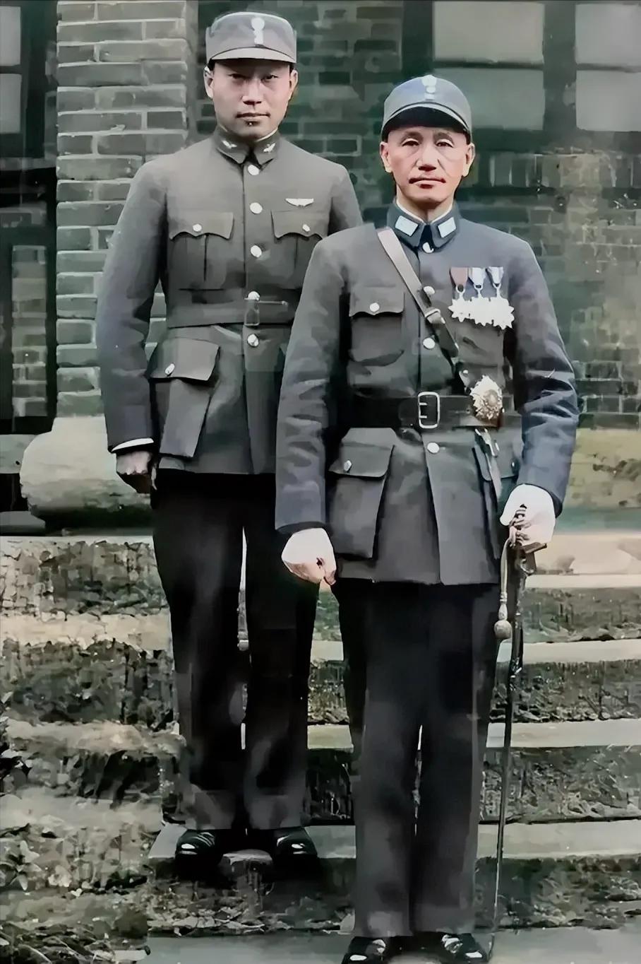 蒋介石的官邸，规矩有多严？门口站岗的警卫，三步一岗五步一哨。任何人来了，都得先通