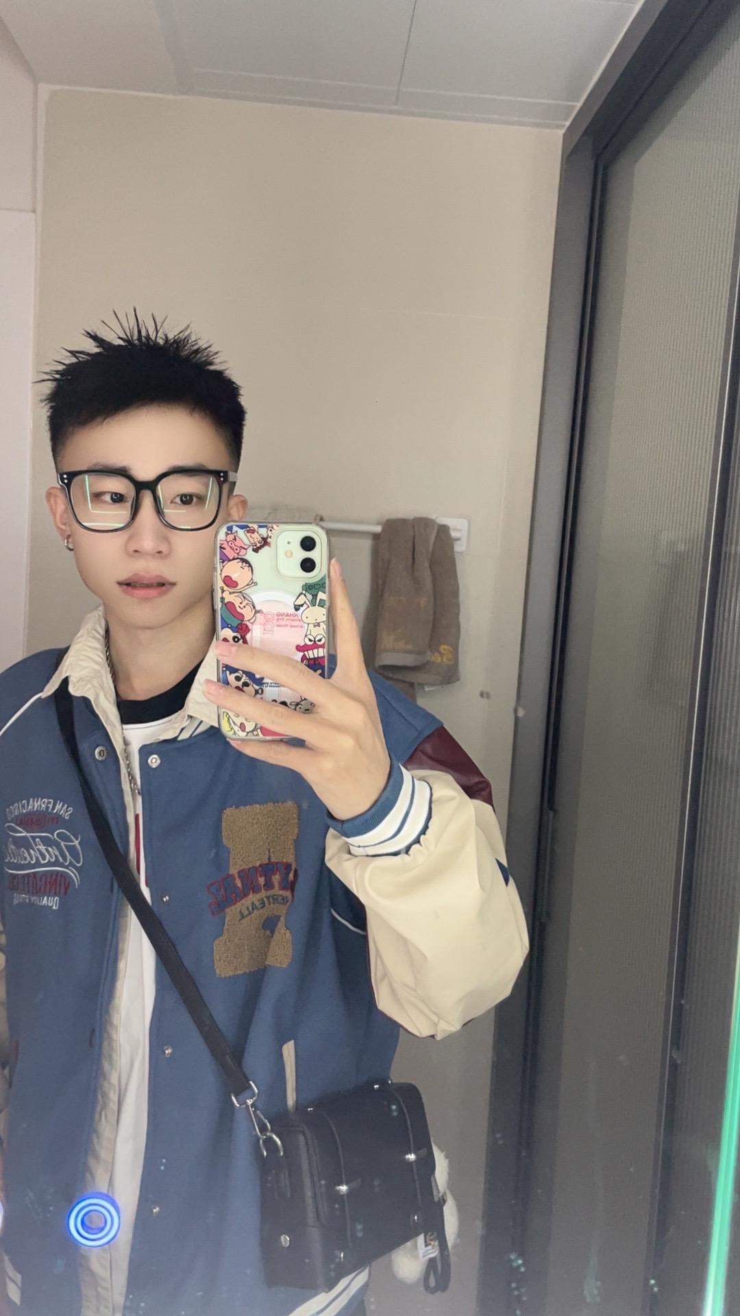 精神主打男大路线……我来了，搬砖走起