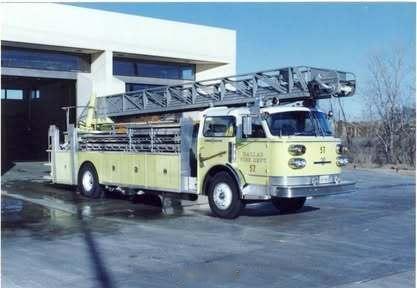 Fire Apparatus/ Old Ambulance汽车老照片黄色战车