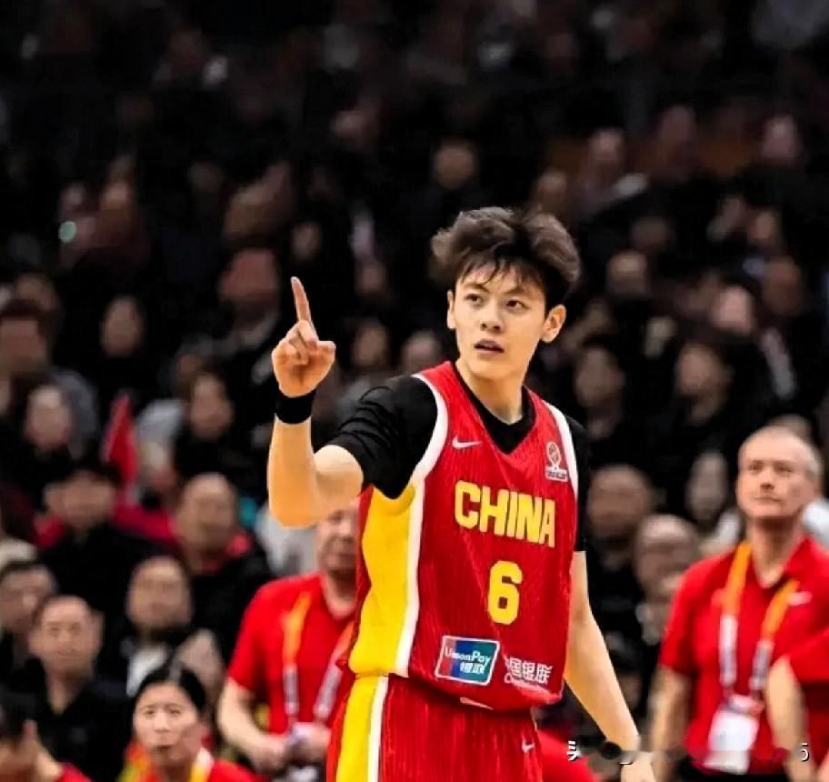 苏群解说时说女篮这场赢了，越赢暴露的问题越多，以前国家队能出现李梦这样的球员以后