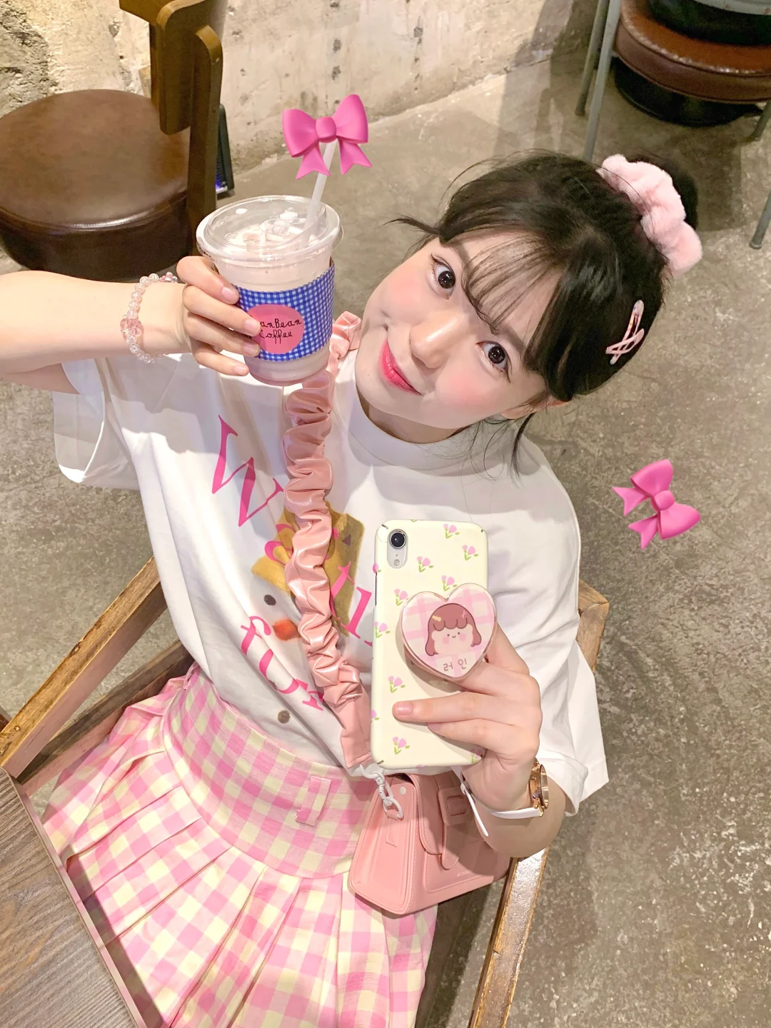 韩系🇰🇷少女🩷夏天喝甜甜的冰草莓牛奶吧🥛