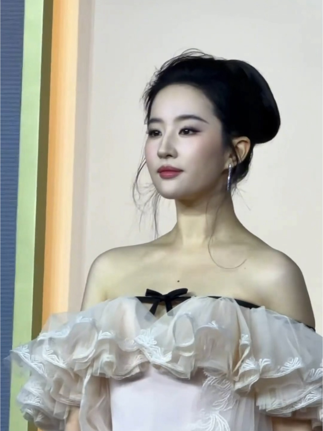 所有人感受下刘亦菲这个出场…生图直出长这样，是不是太夸张了…[捂嘴哭]刘亦菲 水